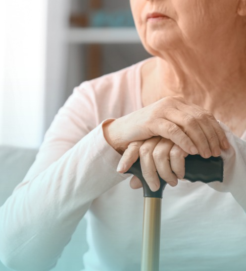 作為家屬一直擔心長者獨自在家中發生居家意外？最近又見獨居/雙老長者在屋中發生意外，然後隔幾日先發現的新聞報道。其實屋企最易忽略的情況就是家居安全或突發事情。所以頤養提供24小時居家偵測，避免以上種種意外風險，家屬也不用經常心掛掛家中老人安全情況。